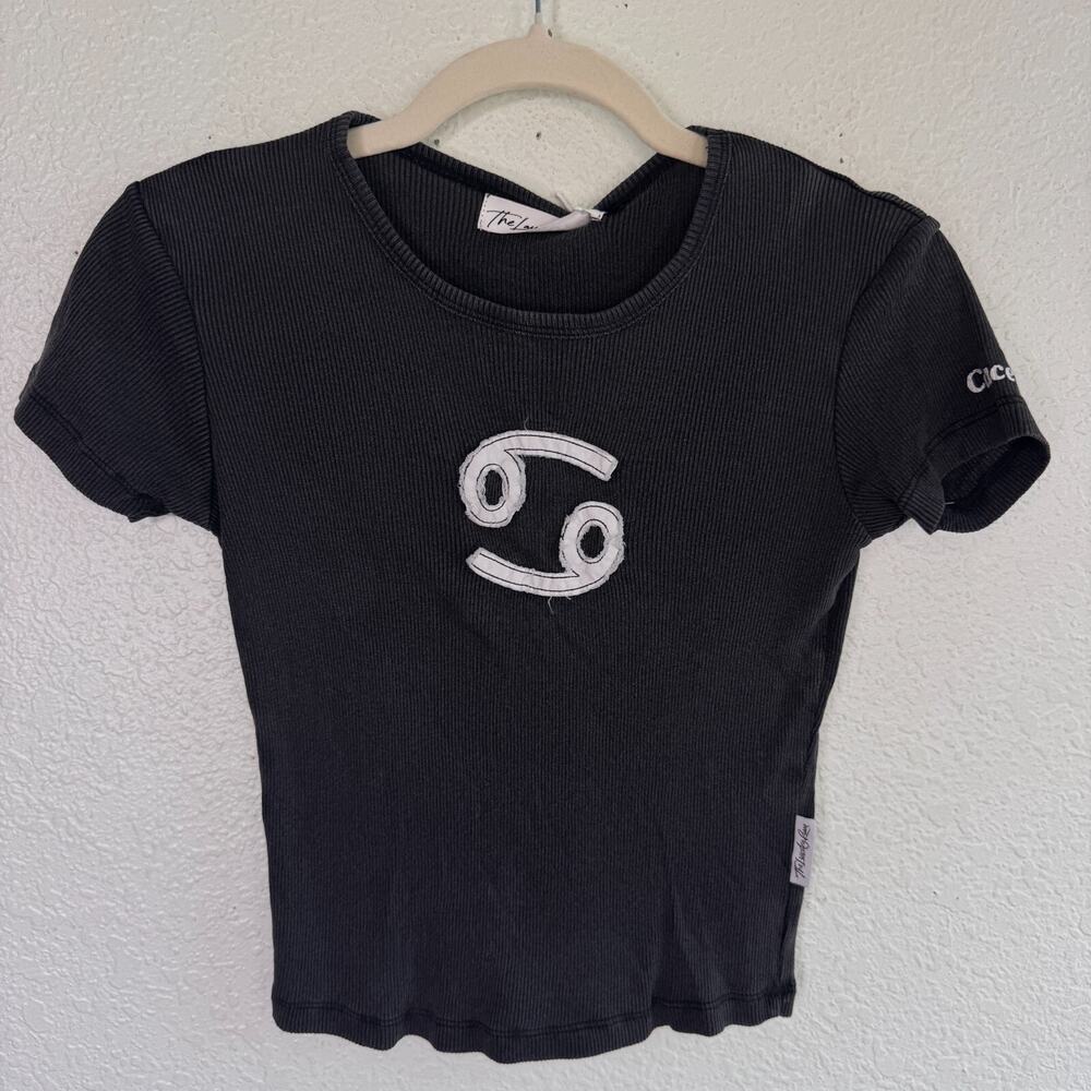 The Laundry Room Short Sleeve zodiac Cancer Sign Tee.  Size XS